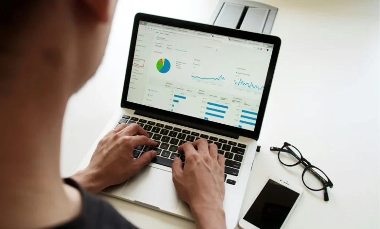 What is the job of an analyst?
